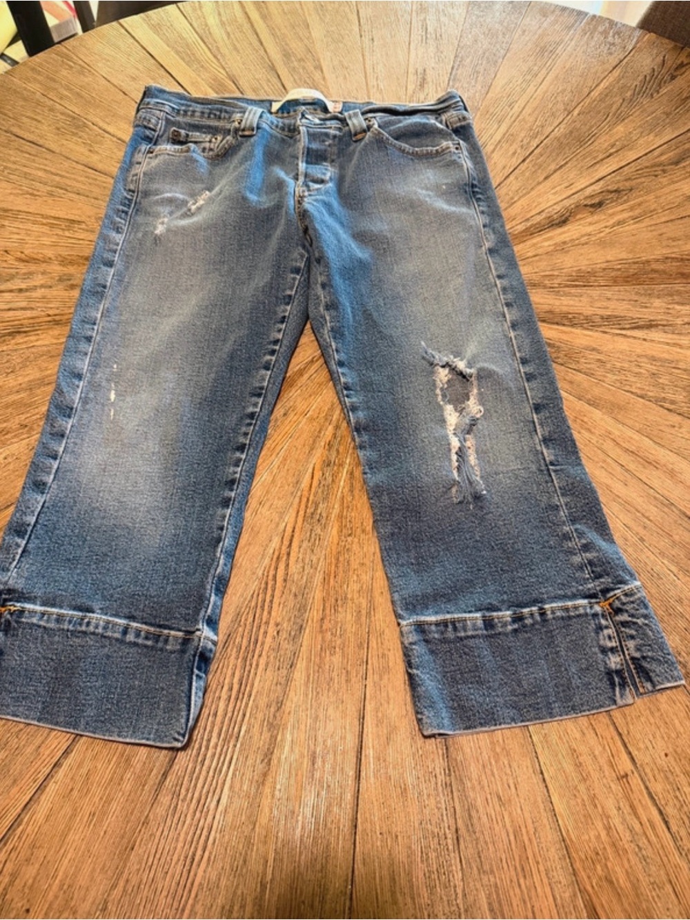Levi’s low slouch jeans Womens 30x20 Y2K low rise distressed cuff capri